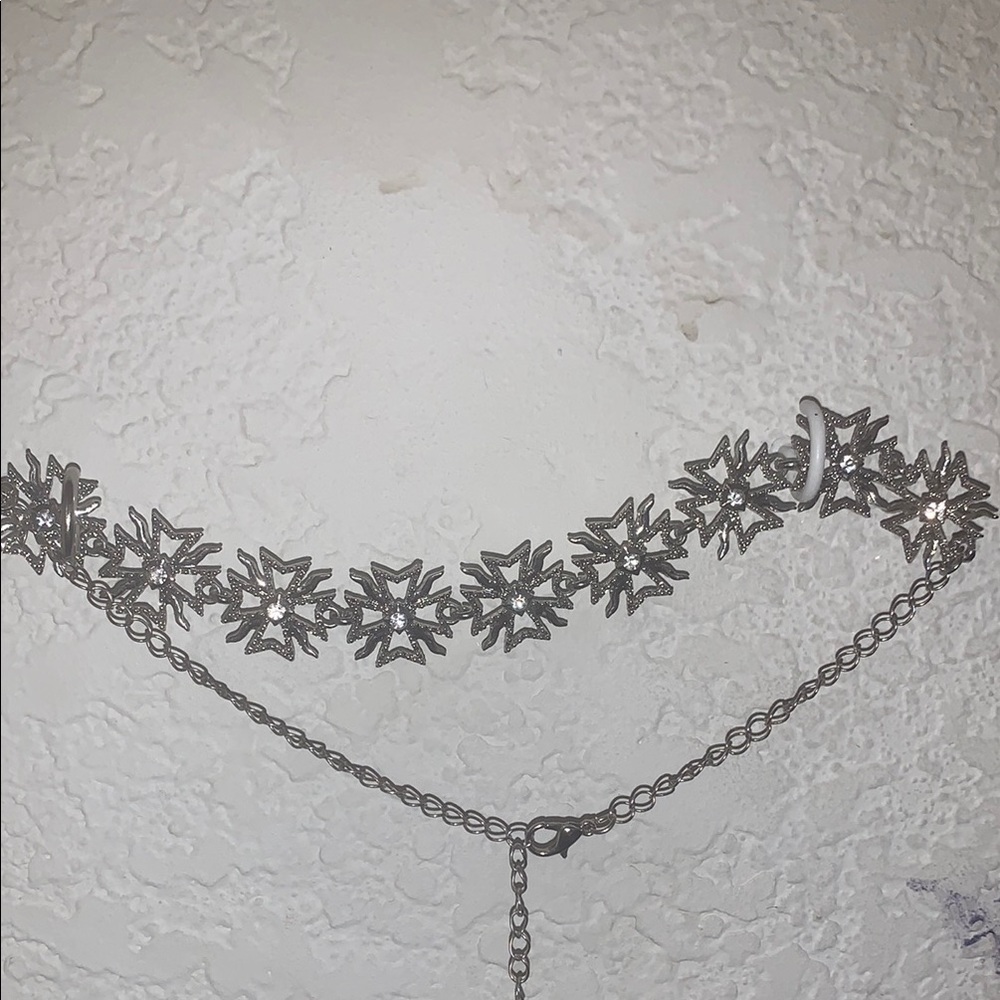Elegant Silver Floral Necklace